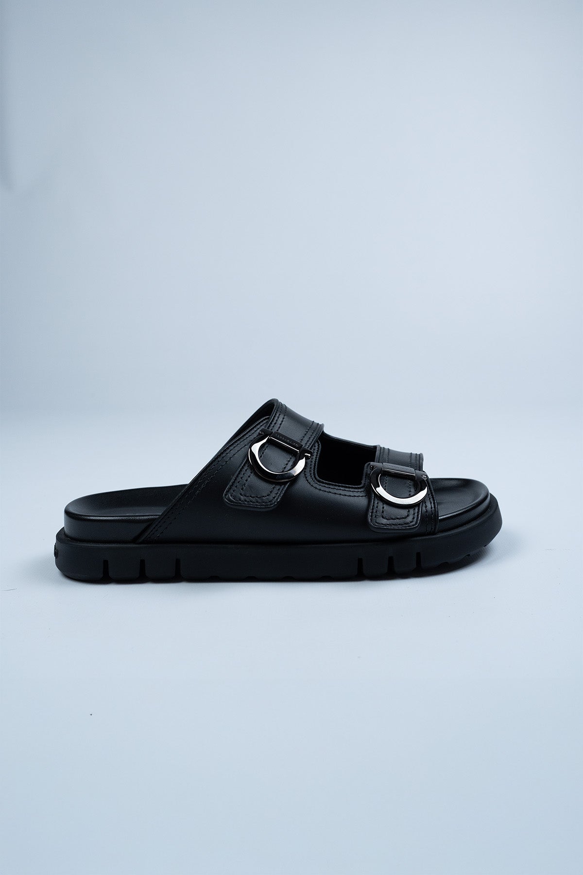 Ferragamo Siyah Deri Terlik